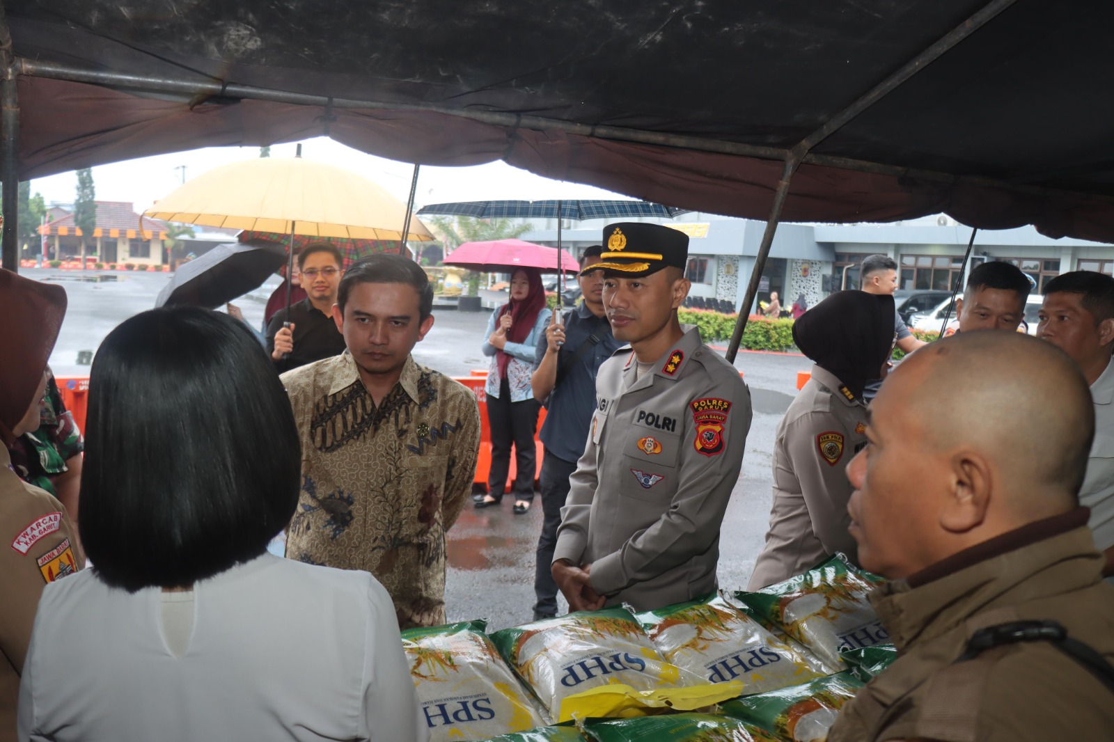 Kapolri Luncurkan Gerakan Pangan Murah Serentak, Polres Garut Salurkan 6 Ton Beras untuk Warga